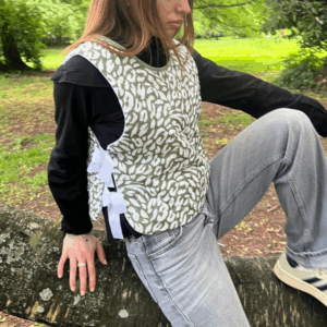 Plastron léopard vert femme