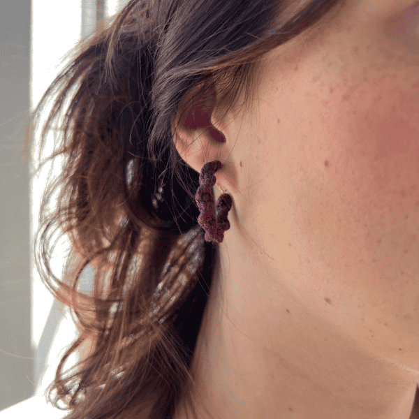 Créoles violet portées