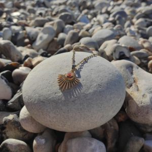 Collier Sol – Fleurs roses