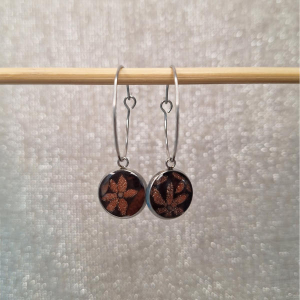 Créoles fleur marron argenté